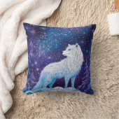 Weißer Wolf im Winter mit magischem Sternenhimmel クッション (ブランケット)
