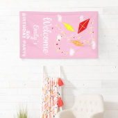 Welcome Kites in Sky Pink Girl Birthday Party 横断幕 (インサイチュ)