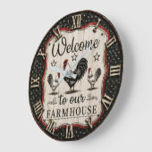 Welcome to Our Farmhouse Rustic Rooster & Hen  ラージ壁時計 (傾斜)
