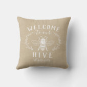 Welcome to Our Hive パーソナライズされた クッション (裏面)