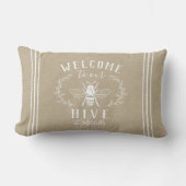 Welcome to Our Hive パーソナライズされた ランバークッション (正面)