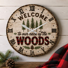 Welcome to Our Neck of the Woods Woodland Cabin ラージ壁時計