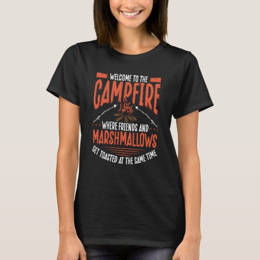 Welcome To The Campfire Where Friends And Marshmal Tシャツ (正面)