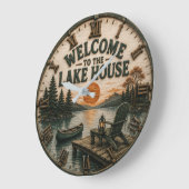 Welcome to the Lake House Rustic Canoe Cabin ラージ壁時計 (傾斜)
