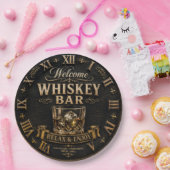 Welcome Whiskey Bar Rustic Bourbon Bar Decor ペーパープレート (パーティー)