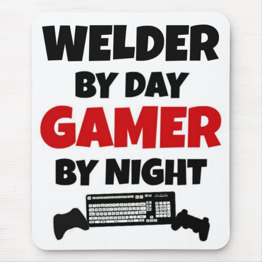 Welder by Day Gamer by Night マウスパッド (正面)