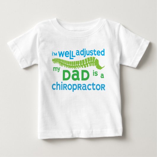 Well Adjusted – 私のパパはカイロプラクター ベビーTシャツ (正面)