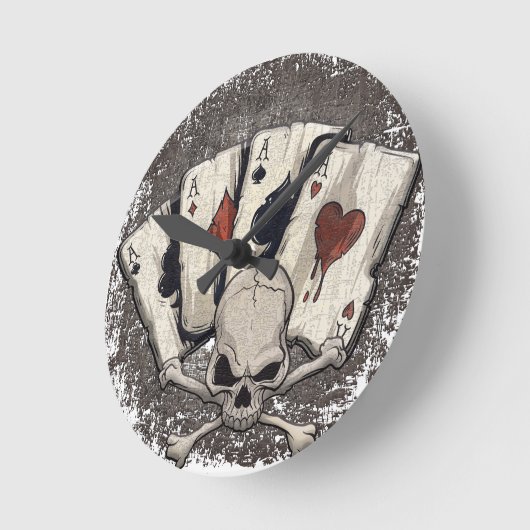 Wellcodaのエースのトランプのスカルのカジノ ラウンド壁時計 (傾斜)