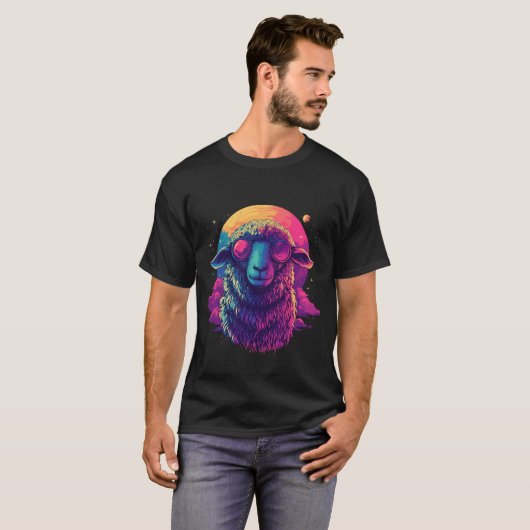 Weltraum-Schaf im Retro-Design Tシャツ (正面フル)