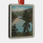 Wenatchee、湖ChelanのWAView メタルオーナメント (右)