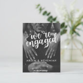 We're婚約した|モダン 2枚の写真エレガント シーズンポストカード (スタンド正面)