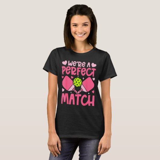 We're A Match Ckleball Couple Paddle Hearts Valent Tシャツ (正面フル)