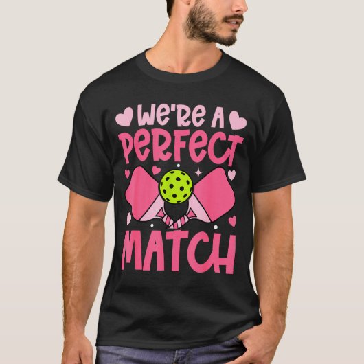 We're A Match Ckleball Couple Paddle Hearts Valent Tシャツ (正面)