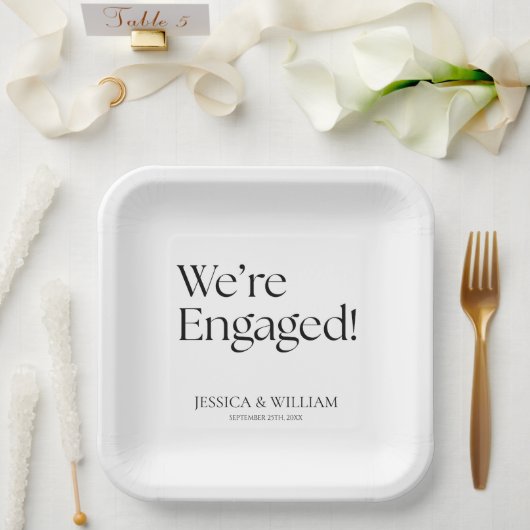We're Engaged Minimalist Engagement Party ペーパープレート (ウェディング)