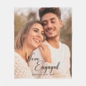 We're Engaged Photo Year Engaged フリースブランケット (正面)