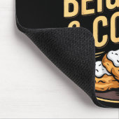 Wered By Beignets And Coffee Funny New Orleans Quo マウスパッド (コーナー)