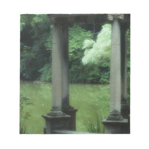 Westburyの古い庭の愛の寺院 ノートパッド