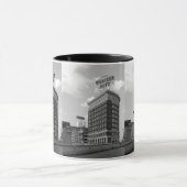 Western Auto Sign Black & White Architecture Photo マグカップ (中央)