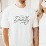 Western Cowboy Rodeo Daddy Custom Tシャツ<br><div class="desc">Looking for the perfect gift for the best Daddy of a little cowgirl or cowboy? This western Rodeo Daddy shirt is the perfect gift for all country lovin' Dads! The unique rope font that says "Rodeo Daddy" is surrounded by sparkling blue stars. Easy to personalize the year. This is a...</div>