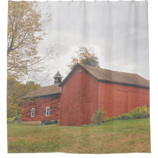 Western Mass Big Red Barn in Autumn Shower Curtain シャワーカーテン (正面)