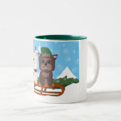 Westieおよびケアーン・テリアの冬休みのマグ ツートーンマグカップ (正面右)