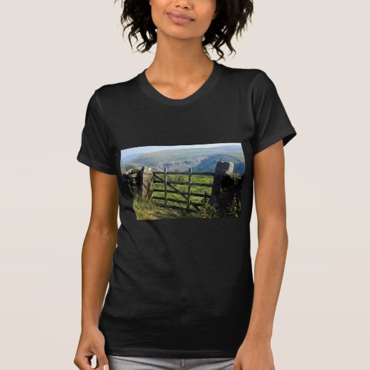 Wharfe Daleの出入口、ヨークシャ、イギリス Tシャツ (正面)