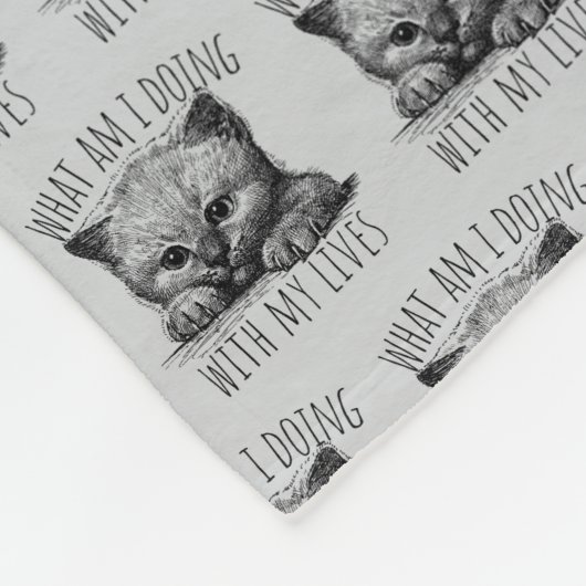 What Am I Doing With My Lives Cute Kitten フリースブランケット (角)