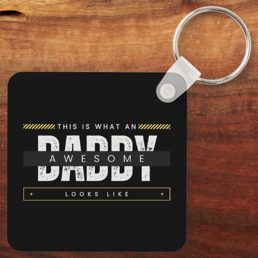 WHAT AN AWESOME DAD LOOKS LIKE  キーホルダー (裏面)