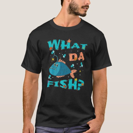 What da Fish  quote Fish meme outfit for men women Tシャツ (正面)