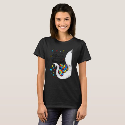 What Makes You Different Elephant Mom Autism Child Tシャツ (正面フル)