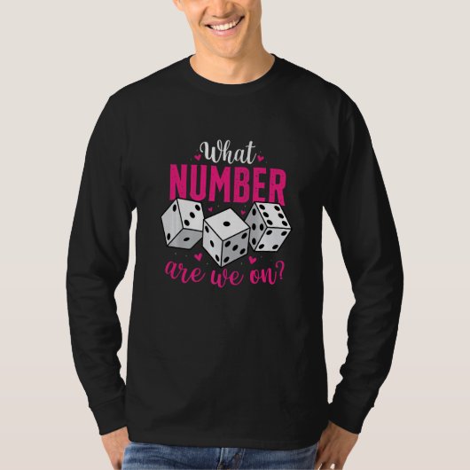 What Number Are We On  Bunco Game Night Babe Dice  Tシャツ (正面)