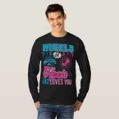 Wheels Or Heels Dad Loves You New Baby Gender Reve Tシャツ (正面フル)