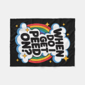 When Do I Get Peed On Funny Sarcastic Inappropriat フリースブランケット (正面(横))