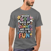 When God Made Me He Grinned Saidhisll Be Fun retro Tシャツ (正面)