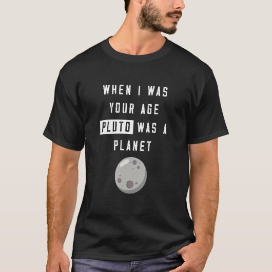 When I Was Your Age Pluto Was Planet Humor Tシャツ (正面)