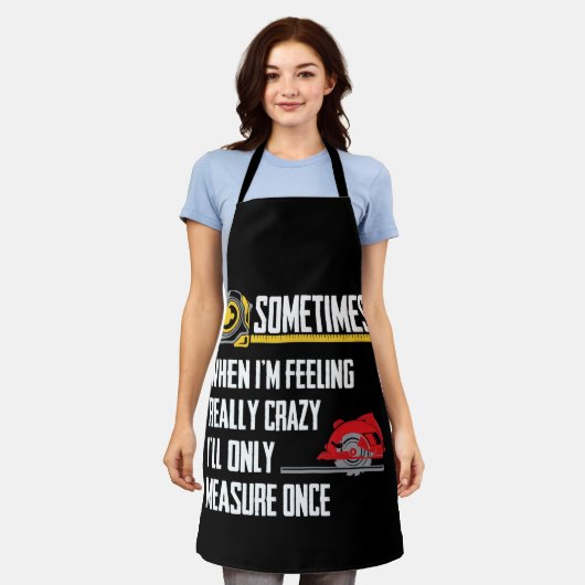 When I'm Crazy I'll Only Measure Once Woodworking エプロン (着用した状態)