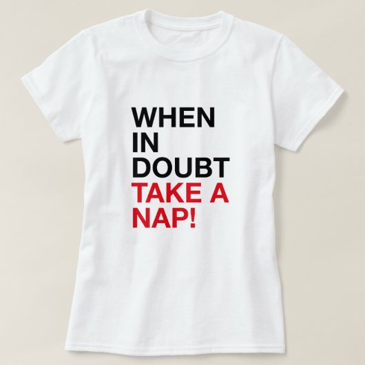 When in Doubt Take a Nap – Minimal Typography Tee Tシャツ (デザイン正面)