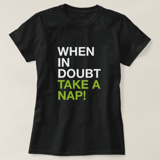When in Doubt Take a Nap – Minimal Typography Tee Tシャツ (デザイン正面)