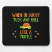 When In Doubt Tuck And Roll Like A Turtle Motivati マウスパッド (正面)