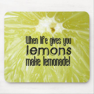 When life gives you lemons make  lemonade マウスパッド