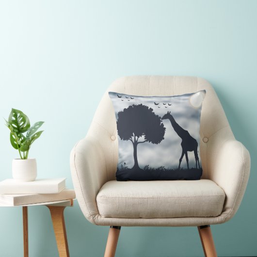 When the Moon Whispers to the Giraffe クッション (椅子)