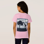 When the Moon Whispers to the Giraffe Tシャツ (裏面フル)