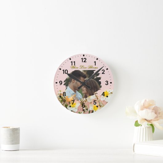 Where Love Blooms | Personalized Spring Romance  ラウンド壁時計 (ホーム)