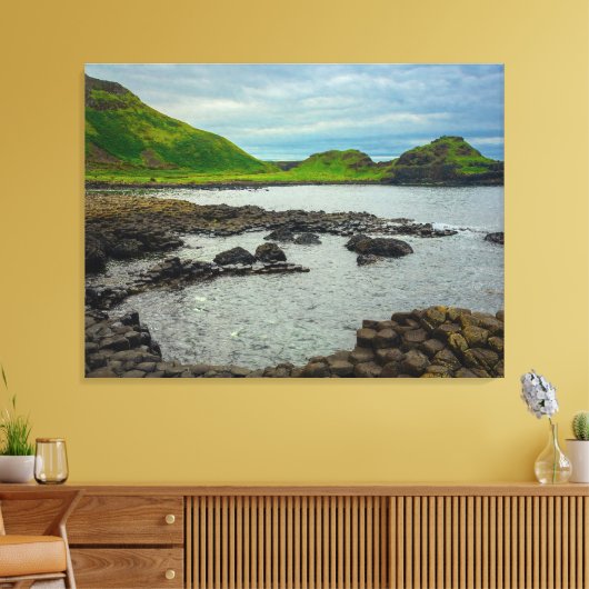 Where Stone Meets Legend キャンバスプリント (インサイチュ (リビング))