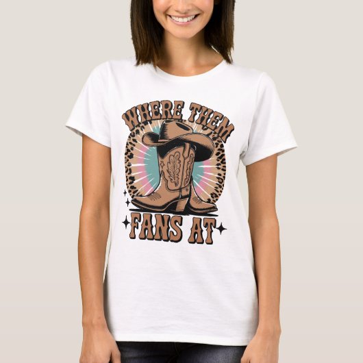Where Them Fans At – Cowgirl Boots Tie Dye Western Tシャツ (正面)