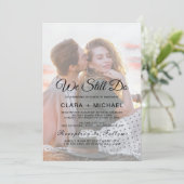 whimsicalなカリグラフィーが施されたフェード写真の誓い更新 招待状 (スタンド正面)