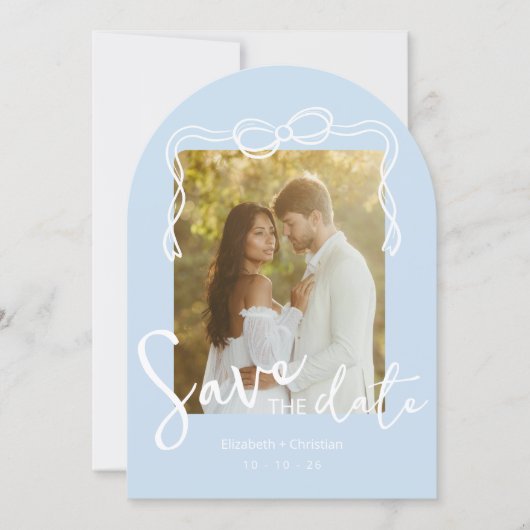  whimsicalなパウダーブルーのアーチ型写真Save the Date 招待状 (正面)