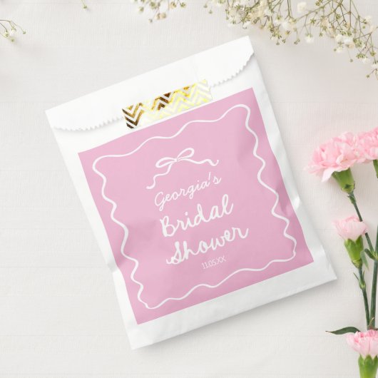  whimsicalな手描きのピンクと白の蝶結びのウェディングシャワー フェイバーバッグ (封をした状態)