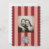 whimsicalな赤とピンクのストライプのスケッチウェディング 招待状 (裏面)