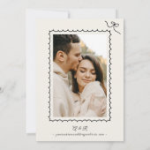 whimsicalな遊び心あふれるシャンパンタワー ドゥードル ウェディング セーブザデート (裏面)